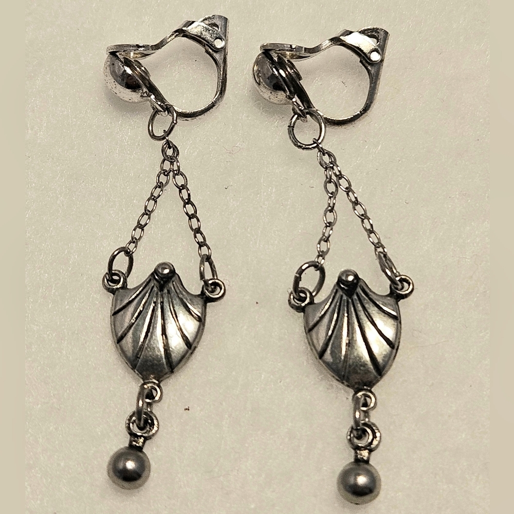 Vintage Silver-Toned Clip-On Earrings with Art Deco Shell Design